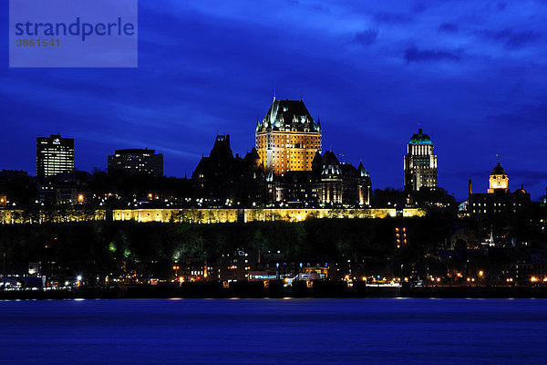 Skyline von Quebec Stadt am Sankt-Lorenz-Strom  Quebec Stadt  Quebec  Kanada