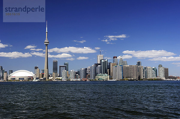 Skyline mit dem Lake Ontario im Vordergrund  Toronto  Ontario  Kanada
