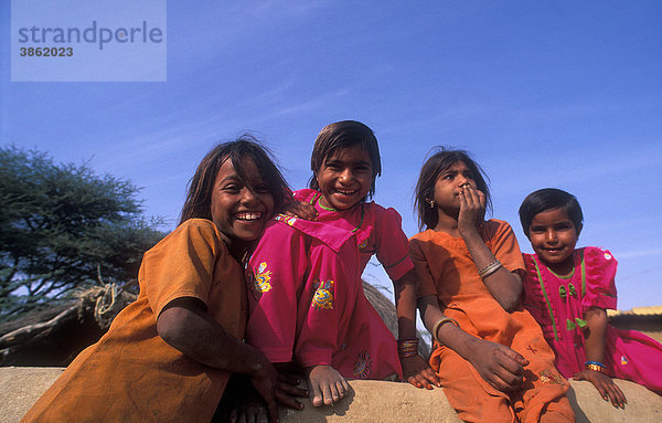 Lachende Kinder  Wüste Thar  Rajasthan  Indien  Asien