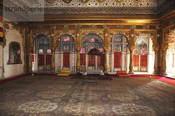 Phul Mahal  Blumenpalast  Thronsaal im Meherangarh Fort  Jodhpur  Rajasthan  Indien  Asien