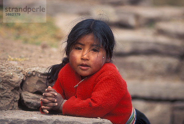 Porträt  kleines Mädchen  ca. 7 Jahre  Aymara-Indianer  Amantani  Titicacasee  Peru  Südamerika
