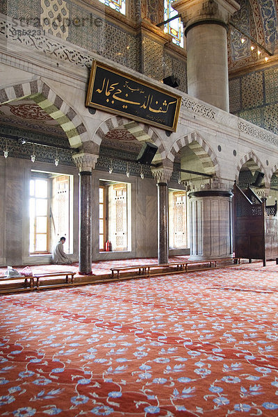 Blaue Moschee im Stadtteil Sultanahmed  Istanbul  Türkei  Europa