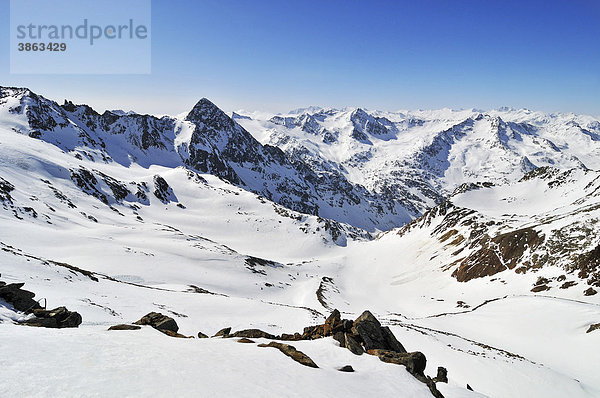 Österreich  österreichisch  österreichische  österreichischer  österreichisches  Alpen  am  außen  Außenaufnahme  aussen  Aussenaufnahme  Aussenaufnahmen  bei  Berg  Berge  bergig  bergige  bergiger  bergiges  Berglandschaft  Berglandschaften  draußen  draussen  europäisch  europäische  europäischer  europäisches  Europa  europaeisch  europaeische  europaeischer  europaeisches  Gebirge  Landschaft  Landschaften  menschenleer  nahe  niemand  Oesterreich  oesterreichisch  oesterreichische  oesterreichischer  oesterreichisches  Piste  Pisten  Schnee  schneebedeckt  schneebedeckte  schneebedeckter  schneebedecktes  Schneelandschaft  Schneelandschaften  Skipiste  Skipisten  Stubaigletscher  Tag  Tage  Tageslicht  tagsüber  tagsueber  Tirol  verschneit  verschneite  verschneiter  verschneites  Winter  Winterlandschaft  Winterlandschaften  winterlich  winterliche  winterlicher  winterliches  Wintersportgebiet  Wintersportgebiete