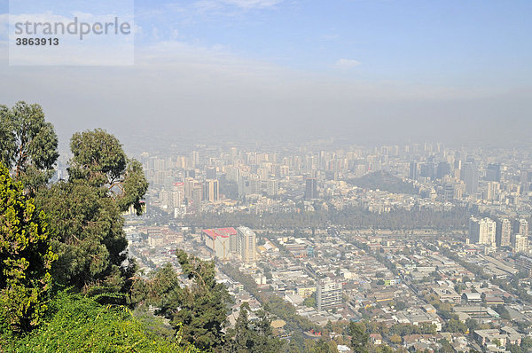 Überblick  Übersicht  am  Amerika  amerikanisch  amerikanische  amerikanischer  amerikanisches  Ansicht  Ansichten  außen  Außenaufnahme  aussen  Aussenaufnahme  Aussenaufnahmen  bei  Berg  Blick  Cerro  Chile  chilenisch  chilenische  chilenischer  chilenisches  Cristobal  de  draußen  Draufsicht  Draufsichten  draussen  Luftverschmutzung  menschenleer  niemand  oben  Südamerika  südamerikanisch  südamerikanische  südamerikanischer  südamerikanisches  San  Santiago  Smog  Stadtübersicht  Stadtansicht  Stadtansichten  Stadtuebersicht  Suedamerika  suedamerikanisch  suedamerikanische  suedamerikanischer  suedamerikanisches  Tag  Tage  Tageslicht  tagsüber  tagsueber  Ueberblick  Uebersicht  Umweltbelastung  Umweltverschmutzung  vom  von