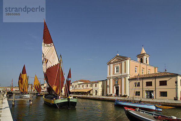 Adria  Adriaküste  Adriakueste  Adriatico  Adriaticum  Adriatisches  alt  alte  alter  altes  Altstädte  Altstadt  Altstaedte  an  angelegt  angelegte  angelegter  angelegtes  anlegen  Architektur  außen  Außenaufnahme  aussen  Aussenansicht  Aussenansichten  Aussenaufnahme  Aussenaufnahmen  Bauwerk  Bauwerke  Boot  Boote  bunt  bunte  bunter  buntes  Cesenatico  della  der  draußen  draussen  Emilia  europäisch  europäische  europäischer  europäisches  Europa  europaeisch  europaeische  europaeischer  europaeisches  farbig  farbige  farbiger  farbiges  Freilandmuseen  Freilandmuseum  Freilichtmuseen  Freilichtmuseum  Freiluftmuseen  Freiluftmuseum  Gebäude  Gebaeude  Gewässer  Gewaesser  Häfen  Häuser  Haefen  Haeuser  Hafen  Haus  historisch  historische  historischer  historisches  im  Italien  italienisch  italienische  italienischer  italienisches  Küste  Küsten  Kanäle  Kanaele  Kanal  Kueste  Kuesten  Kultur  kulturell  kulturelle  kultureller  kulturelles  Kulturen  Mare  Marine  Marineria  Meer  Meere  Meeresküste  Meeresküsten  Meereskueste  Meereskuesten  Mittelmeer  Museen  Museo  Museum  Museumsdörfer  Museumsdoerfer  Museumsdorf  Promenade  Promenaden  Romagna  Südeuropa  Schiff  Schiffe  Seefahrt  Segel  Segelboot  Segelboote  Segelschiff  Segelschiffe  Sehenswürdigkeit  Sehenswürdigkeiten  sehenswert  sehenswerte  sehenswerter  sehenswertes  Sehenswuerdigkeit  Sehenswuerdigkeiten  Suedeuropa  Uferpromenade  Uferpromenaden  Wasser