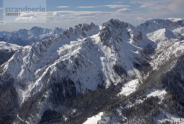 Österreich  Überblick  Übersicht  österreichisch  österreichische  österreichischer  österreichisches  Alpen  am  außen  Außenaufnahme  Ausblick  aussen  Aussenaufnahme  Aussenaufnahmen  Aussicht  Aussichten  bei  Berg  Berge  bergig  bergige  bergiger  bergiges  Bergkette  Bergketten  Berglandschaft  Berglandschaften  Blick  draußen  draussen  europäisch  europäische  europäischer  europäisches  Europa  europaeisch  europaeische  europaeischer  europaeisches  Gailtal  Gartnerkofel  Gebirge  Gebirgskette  Gebirgsketten  Gipfel  Kärnten  Kaernten  Karnische  Landschaft  Landschaften  Luftaufnahme  Luftaufnahmen  Luftbild  Luftbilder  Luftfoto  Luftfotos  Luftphoto  Luftphotos  menschenleer  Natur  niemand  Oesterreich  oesterreichisch  oesterreichische  oesterreichischer  oesterreichisches  Schnee  schneebedeckt  schneebedeckte  schneebedeckter  schneebedecktes  Spitze  Spitzen  Tag  Tage  Tageslicht  tagsüber  tagsueber  Ueberblick  Uebersicht  verschneit  verschneite  verschneiter  verschneites  Winter  winterlich  winterliche  winterlicher  winterliches