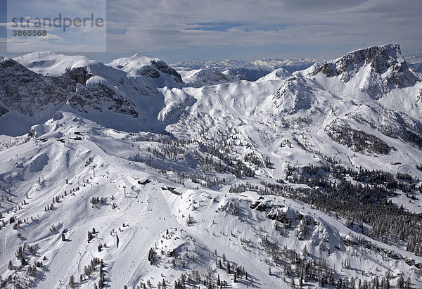 Österreich  Überblick  Übersicht  österreichisch  österreichische  österreichischer  österreichisches  am  außen  Außenaufnahme  Ausblick  aussen  Aussenaufnahme  Aussenaufnahmen  Aussicht  Aussichten  bei  Berg  Berge  bergig  bergige  bergiger  bergiges  Bergkette  Bergketten  Berglandschaft  Berglandschaften  Blick  draußen  draussen  europäisch  europäische  europäischer  europäisches  Europa  europaeisch  europaeische  europaeischer  europaeisches  Gailtal  Gebirge  Gebirgskette  Gebirgsketten  Gipfel  Kärnten  Kaernten  Landschaft  Landschaften  Luftaufnahme  Luftaufnahmen  Luftbild  Luftbilder  Luftfoto  Luftfotos  Luftphoto  Luftphotos  menschenleer  Nassfeld  Natur  niemand  Oesterreich  oesterreichisch  oesterreichische  oesterreichischer  oesterreichisches  Schigebiet  Schigebiete  Schnee  schneebedeckt  schneebedeckte  schneebedeckter  schneebedecktes  Skigebiet  Skigebiete  Spitze  Spitzen  Tag  Tage  Tageslicht  tagsüber  tagsueber  Ueberblick  Uebersicht  verschneit  verschneite  verschneiter  verschneites  Winter  winterlich  winterliche  winterlicher  winterliches  Wintersportgebiet  Wintersportgebiete