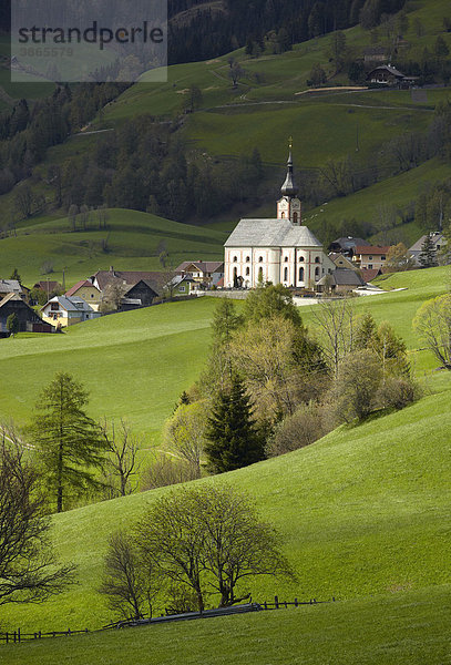 Österreich  österreichisch  österreichische  österreichischer  österreichisches  am  Architektur  außen  Außenaufnahme  aussen  Aussenansicht  Aussenansichten  Aussenaufnahme  Aussenaufnahmen  Bau  Bauten  Bauwerk  Bauwerke  bei  Berg  Berge  bergig  bergige  bergiger  bergiges  Berglandschaft  Berglandschaften  Christentum  christlich  christliche  christlicher  christliches  Dörfer  Doerfer  Dorf  Dorfkirche  Dorfkirchen  draußen  draussen  europäisch  europäische  europäischer  europäisches  Europa  europaeisch  europaeische  europaeischer  europaeisches  Gebäude  Gebaeude  Gemeinde  Gemeinden  Georgen  Glaube  glauben  Häuser  Haeuser  Haus  Kärnten  Kaernten  Katschtal  Kirche  Kirchen  Kirchtürme  Kirchtuerme  Kirchturm  Landschaft  Landschaften  menschenleer  niemand  Oesterreich  oesterreichisch  oesterreichische  oesterreichischer  oesterreichisches  Ort  Orte  Ortschaft  Ortschaften  religiös  religiöse  religiöser  religiöses  religioes  religioese  religioeser  religioeses  Religion  Rennweg  Sakralbau  Sakralbauten  St  Täler  Türme  Taeler  Tag  Tage  Tageslicht  tagsüber  tagsueber  Tal  Tuerme  Turm