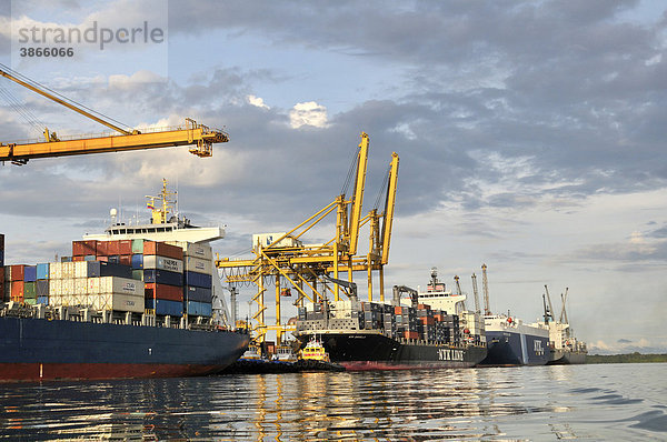 am  Amerika  amerikanisch  amerikanische  amerikanischer  amerikanisches  an  außen  Außenaufnahme  Außenwirtschaft  aussen  Aussenaufnahme  Aussenaufnahmen  Aussenwirtschaft  bei  Buenaventura  Business  Cauca  Container  Containerhäfen  Containerhaefen  Containerhafen  Containerschiff  Containerschiffe  Containerterminal  Containerterminals  del  der  draußen  draussen  Einfuhr  Export  Exporte  Frachter  Frachtschiff  Frachtschiffe  Gütertransport  Gütertransporte  Güterverkehr  Gewässer  Gewaesser  Guetertransport  Guetertransporte  Gueterverkehr  Häfen  Haefen  Hafen  im  Import  Küste  Küsten  kolumbianischen  Kolumbien  Kräne  Kraene  Kran  Kueste  Kuesten  Lateinamerika  Meer  Meere  Meeresküste  Meeresküsten  Meereskueste  Meereskuesten  menschenleer  niemand  Ozean  Pazifik  Pazifikküste  Pazifikkueste  Pazifischer  Südamerika  südamerikanisch  südamerikanische  südamerikanischer  südamerikanisches  Schiff  Schiffe  Schiffsverkehr  Seehäfen  Seehaefen  Seehafen  Suedamerika  suedamerikanisch  suedamerikanische  suedamerikanischer  suedamerikanisches  Tag  Tage  Tageslicht  tagsüber  tagsueber  Transport  Transporte  Transportmittel  Valle  Verlastung  Warentransport  Warentransporte  Wasser  Wirtschaft  wirtschaftlich  wirtschaftliche  wirtschaftlicher  wirtschaftliches