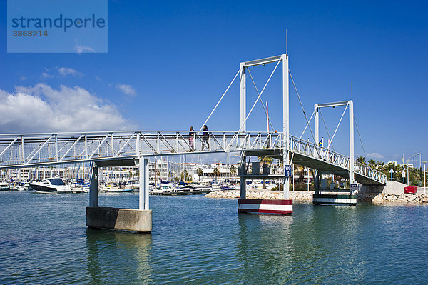 Algarve  am  Architektur  außen  Außenaufnahme  aussen  Aussenaufnahme  Aussenaufnahmen  Bauwerk  Bauwerke  bei  Boot  Boote  Brücke  Brücken  Bruecke  Bruecken  draußen  draussen  europäisch  europäische  europäischer  europäisches  Europa  europaeisch  europaeische  europaeischer  europaeisches  Gebäude  Gebaeude  Häfen  Haefen  Hafen  Jacht  Jachten  Jachthäfen  Jachthaefen  Jachthafen  Lagos  Leute  Marina  Marinas  Mensch  Menschen  Motorboot  Motorboote  Person  Personen  Portugal  portugiesisch  portugiesische  portugiesischer  portugiesisches  Südeuropa  Segelboot  Segelboote  stählern  stählerne  stählerner  stählernes  staehlern  staehlerne  staehlerner  staehlernes  Stahl  Stahlkonstruktion  Stahlkonstruktionen  Suedeuropa  Tag  Tage  Tageslicht  tagsüber  tagsueber  Yacht  Yachten  Yachthäfen  Yachthaefen  Yachthafen