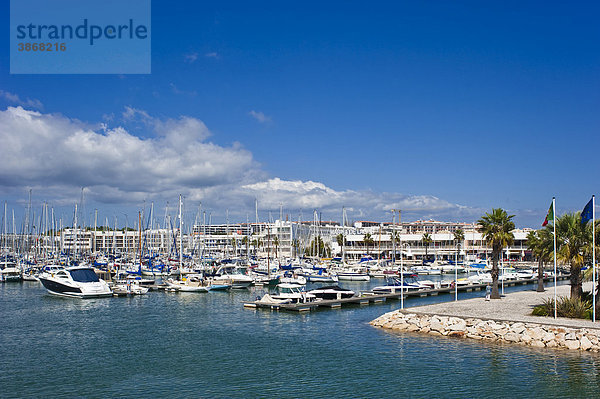 Algarve  am  außen  Außenaufnahme  aussen  Aussenaufnahme  Aussenaufnahmen  bei  Boot  Boote  draußen  draussen  europäisch  europäische  europäischer  europäisches  Europa  europaeisch  europaeische  europaeischer  europaeisches  Häfen  Haefen  Hafen  Jacht  Jachten  Jachthäfen  Jachthaefen  Jachthafen  Lagos  Marina  Marinas  menschenleer  Motorboot  Motorboote  niemand  Portugal  portugiesisch  portugiesische  portugiesischer  portugiesisches  Promenade  Promenaden  Südeuropa  Segelboot  Segelboote  Suedeuropa  Tag  Tage  Tageslicht  tagsüber  tagsueber  Uferpromenade  Uferpromenaden  Yacht  Yachten  Yachthäfen  Yachthaefen  Yachthafen