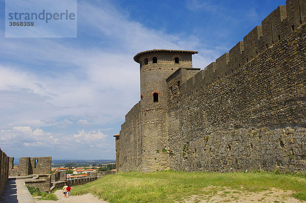 am  Architektur  außen  Außenaufnahme  Aude  Ausflugsziel  Ausflugsziele  aussen  Aussenansicht  Aussenansichten  Aussenaufnahme  Aussenaufnahmen  Bastion  Bastionen  Bauwerk  Bauwerke  befestigte  Befestigungsanlage  Befestigungsanlagen  bei  Burg  Burgen  Carcassonne  CitÈ  Cite  draußen  draussen  europäisch  europäische  europäischer  europäisches  Europa  europaeisch  europaeische  europaeischer  europaeisches  Festung  Festungen  Frankreich  französisch  französische  französischer  französisches  franzoesisch  franzoesische  franzoesischer  franzoesisches  Gebäude  Gebaeude  La  Languedoc  Languedoc-Roussillon  Mauer  Mauern  menschenleer  Mittelalter  mittelalterlich  mittelalterliche  mittelalterlicher  mittelalterliches  niemand  Roussillon  Sehenswürdigkeit  Sehenswürdigkeiten  sehenswert  sehenswerte  sehenswerter  sehenswertes  Sehenswuerdigkeit  Sehenswuerdigkeiten  Stadt  Stadtmauer  Stadtmauern  Türme  Tag  Tage  Tageslicht  tagsüber  tagsueber  Touristenattraktion  Touristenattraktionen  Tuerme  Turm  Wachtürme  Wachtuerme  Wachturm  Wehranlage  Wehranlagen  Wehrturm