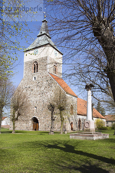 Altlandsberg  am  Architektur  außen  Außenaufnahme  aussen  Aussenansicht  Aussenansichten  Aussenaufnahme  Aussenaufnahmen  Bau  Bauten  Bauwerk  Bauwerke  bei  Brandenburg  BRD  Bundesrepublik  Christentum  christlich  christliche  christlicher  christliches  deutsch  deutsche  deutscher  deutsches  Deutschland  draußen  draussen  europäisch  europäische  europäischer  europäisches  Europa  europaeisch  europaeische  europaeischer  europaeisches  Gebäude  Gebaeude  Glaube  glauben  Kirche  Kirchen  Landkreis  Märkisch  Märkisch-Oderland  Maerkisch  Maerkisch-Oderland  menschenleer  niemand  Oderland  ostdeutsch  ostdeutsche  ostdeutscher  ostdeutsches  Ostdeutschland  religiös  religiöse  religiöser  religiöses  religioes  religioese  religioeser  religioeses  Religion  Sakralbau  Sakralbauten  Stadtkirche  Tag  Tage  Tageslicht  tagsüber  tagsueber