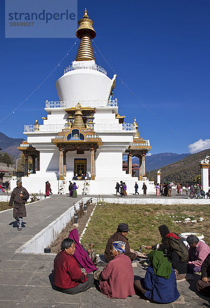 am  Architektur  asiatisch  asiatische  asiatischer  asiatisches  Asien  außen  Außenaufnahme  aussen  Aussenansicht  Aussenansichten  Aussenaufnahme  Aussenaufnahmen  Bauwerk  Bauwerke  bei  bekannt  bekannte  bekannter  bekanntes  berühmt  berühmte  berühmter  berühmtes  beruehmt  beruehmte  beruehmter  beruehmtes  Bevölkerung  Bevölkerungen  Bevoelkerung  Bevoelkerungen  Bhutan  Buddhismus  buddhistisch  buddhistische  buddhistisches  Chörten  Choerten  Dorji  draußen  draussen  einheimisch  einheimische  Einheimische  einheimischer  Einheimischer  einheimisches  für  fuer  Gebäude  Gebaeude  Gedenk  Gedenk-Chörten  Gedenk-Choerten  Gedenken  Gedenkstätte  Gedenkstätten  Gedenkstaette  Gedenkstaetten  Jigme  König  Könige  Koenig  Koenige  Kultur  kulturell  kulturelle  kultureller  kulturelles  Kulturen  Leute  Mensch  Menschen  Person  Personen  religiös  religiöse  religiöser  religiöses  religioes  religioese  religioeser  religioeses  Religion  Südasien  Sehenswürdigkeit  Sehenswürdigkeiten  sehenswert  sehenswerte  sehenswerter  sehenswertes  Sehenswuerdigkeit  Sehenswuerdigkeiten  Stupa  Stupas  Suedasien  Tag  Tage  Tageslicht  tagsüber  tagsueber  Thimphu  Wangchuk