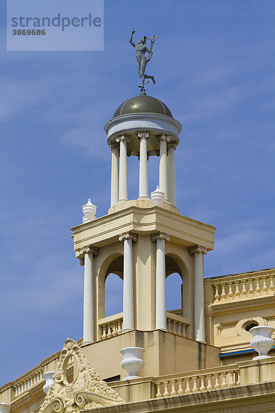 am  Architektur  außen  Außenaufnahme  aussen  Aussenansicht  Aussenansichten  Aussenaufnahme  Aussenaufnahmen  Banco  Bank  Banken  Bankgebäude  Bankgebaeude  Barcelona  Bauwerk  Bauwerke  bei  Business  Catalunya  Credito  de  der  Detail  draußen  draussen  Espanol  europäisch  europäische  europäischer  europäisches  Europa  europaeisch  europaeische  europaeischer  europaeisches  Finanzen  finanziell  finanzielle  finanzieller  finanzielles  Finanzmarkt  Gebäude  Gebaeude  katalanisch  katalanische  katalanischer  katalanisches  Katalonien  Kreditinstitut  Kreditinstitute  Markt  menschenleer  niemand  Südeuropa  Spanien  spanisch  spanische  spanischer  spanisches  Suedeuropa  Tag  Tage  Tageslicht  tagsüber  tagsueber  Wirtschaft  wirtschaftlich  wirtschaftliche  wirtschaftlicher  wirtschaftliches