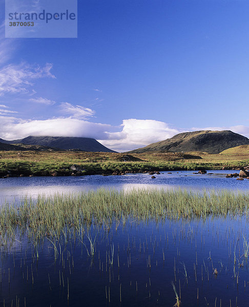 am  außen  Außenaufnahme  aussen  Aussenaufnahme  Aussenaufnahmen  bei  Berg  Berge  bergig  bergige  bergiger  bergiges  Berglandschaft  Berglandschaften  britisch  britische  britischer  britisches  draußen  draussen  europäisch  europäische  europäischer  europäisches  Europa  europaeisch  europaeische  europaeischer  europaeisches  Gebirge  Gewässer  Gewaesser  Großbritannien  Grossbritannien  HAchlaise  Highlands  Königreich  Koenigreich  Landschaft  Landschaften  Loch  menschenleer  Moor  Na  Natur  niemand  Rannoch  schottisch  schottische  schottischer  schottisches  Schottland  See  Seen  Seengebiet  Seengebiete  Seenlandschaft  Seenlandschaften  Tag  Tage  Tageslicht  tagsüber  tagsueber  Vereinigtes  Wasser