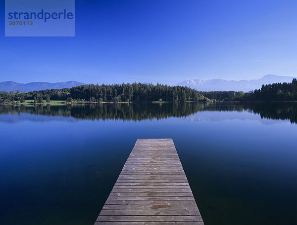 Allgäu  Allgaeu  Alpen  am  Atmosphäre  atmosphärisch  atmosphärische  atmosphärischer  atmosphärisches  Atmosphaere  atmosphaerisch  atmosphaerische  atmosphaerischer  atmosphaerisches  außen  Außenaufnahme  auf  aussen  Aussenaufnahme  Aussenaufnahmen  bayerisch  bayerische  bayerischer  bayerisches  Bayern  bayrisch  bayrische  bayrischer  bayrisches  bei  Berg  Berge  bergig  bergige  bergiger  bergiges  blau  blaue  blauer  blaues  Blick  BRD  Bundesrepublik  deutsch  deutsche  deutscher  deutsches  Deutschland  die  draußen  draussen  Entspannung  Erholung  europäisch  europäische  europäischer  europäisches  Europa  europaeisch  europaeische  europaeischer  europaeisches  Forggeensee  friedlich  friedliche  friedlicher  friedliches  Gewässer  Gewaesser  Holzsteg  Holzstege  Landschaft  Landschaften  menschenleer  mit  Natur  niemand  Ostallgäu  Ostallgaeu  Ruhe  Süddeutschland  See  Seen  spiegelglatt  spiegelglatte  spiegelglatter  spiegelglattes  Steg  Stege  Stille  Stimmung  Stimmungen  stimmungsvoll  stimmungsvolle  stimmungsvoller  stimmungsvolles  Sueddeutschland  Tag  Tage  Tageslicht  tagsüber  tagsueber  Wasser  Wasseroberfläche  Wasseroberflaeche