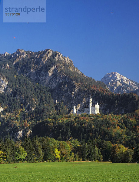 Allgäu  Allgaeu  am  Architektur  außen  Außenaufnahme  Ausflugsziel  Ausflugsziele  aussen  Aussenaufnahme  Aussenaufnahmen  Bauwerk  Bauwerke  bayerisch  bayerische  bayerischer  bayerisches  Bayern  bayrisch  bayrische  bayrischer  bayrisches  bei  bekannt  bekannte  bekannter  bekanntes  berühmt  berühmte  berühmter  berühmtes  Berg  Berge  bergig  bergige  bergiger  bergiges  Berglandschaft  Berglandschaften  beruehmt  beruehmte  beruehmter  beruehmtes  BRD  Bundesrepublik  deutsch  deutsche  deutscher  deutsches  Deutschland  draußen  draussen  europäisch  europäische  europäischer  europäisches  Europa  europaeisch  europaeische  europaeischer  europaeisches  Füssen  Fuessen  Gebäude  Gebaeude  Landschaft  Landschaften  menschenleer  nahe  Natur  Neuschwanstein  niemand  Ostallgäu  Ostallgaeu  Süddeutschland  Schlösser  Schloß  Schloesser  Schloss  Sehenswürdigkeit  Sehenswürdigkeiten  sehenswert  sehenswerte  sehenswerter  sehenswertes  Sehenswuerdigkeit  Sehenswuerdigkeiten  Sueddeutschland  Tag  Tage  Tageslicht  tagsüber  tagsueber  Touristenattraktion  Touristenattraktionen