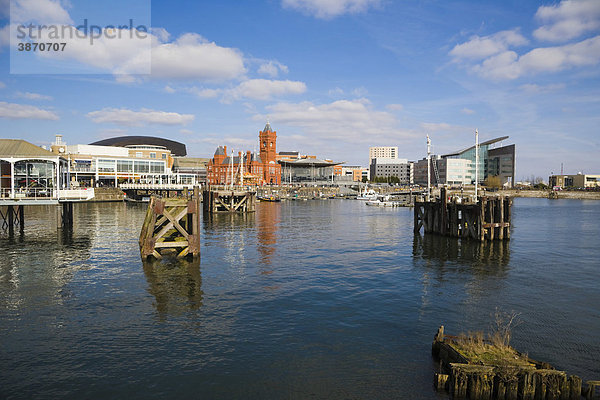 am  Architektur  Atradius  außen  Außenansicht  Außenansichten  Außenaufnahme  aussen  Aussenansicht  Aussenansichten  Aussenaufnahme  Aussenaufnahmen  Bauwerk  Bauwerke  Bay  bei  Binnenhäfen  Binnenhaefen  Binnenhafen  britisch  britische  britischer  britisches  Bucht  Buchten  Building  Caerdydd  Cardiff  Cities  City  Demokratie  Demokratien  demokratisch  demokratische  demokratischer  demokratisches  draußen  draussen  europäisch  europäische  europäischer  europäisches  Europa  europaeisch  europaeische  europaeischer  europaeisches  Gebäude  Gebaeude  Gewässer  Gewaesser  Glamorgan  Großbritannien  Grossbritannien  Häfen  Häuser  Haefen  Haeuser  Hafen  Hauptquartier  Haus  Innenhafen  Königreich  Kai  Koenigreich  menschenleer  Mermaid  niemand  oder  Parlament  Parlamentsgebäude  Parlamentsgebaeude  Pierhead  Politik  politisch  politische  politischer  politisches  Quay  Regierungsgebäude  Regierungsgebaeude  Senedd  South  Städte  Stadt  Stadtansicht  Stadtansichten  Staedte  Tag  Tage  Tageslicht  tagsüber  tagsueber  The  und  Vereinigtes  Wales  walisisch  walisische  walisischer  walisisches  Wasser