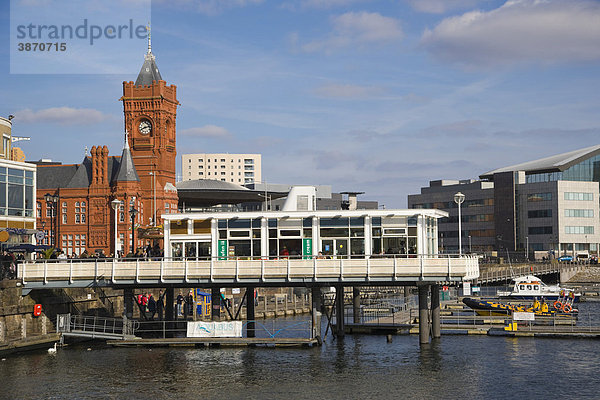 am  Architektur  außen  Außenaufnahme  aussen  Aussenansicht  Aussenansichten  Aussenaufnahme  Aussenaufnahmen  Bauwerk  Bauwerke  Bay  bei  britisch  britische  britischer  britisches  Caerdydd  Cardiff  draußen  draussen  europäisch  europäische  europäischer  europäisches  Europa  europaeisch  europaeische  europaeischer  europaeisches  Gebäude  Gebaeude  Geschichte  geschichtlich  geschichtliche  geschichtlicher  geschichtliches  Glamorgan  Großbritannien  Grossbritannien  Häfen  Haefen  Hafen  Hafenbecken  Hafengebiet  Hafengebiete  Hafenstädte  Hafenstadt  Hafenstaedte  Hafenviertel  historisch  historische  historischer  historisches  Innenhafen  Königreich  Kai  Koenigreich  Kultur  kulturell  kulturelle  kultureller  kulturelles  Kulturen  Kulturgebäude  Kulturgebaeude  Kulturstätte  Kulturstätten  Kulturstaette  Kulturstaetten  menschenleer  Mermaid  Museen  Museum  Museumsgebäude  Museumsgebaeude  niemand  oder  Parlament  Parlamentsgebäude  Parlamentsgebaeude  Pierhead  Quay  South  Tag  Tage  Tageslicht  tagsüber  tagsueber  und  Vereinigtes  Wales