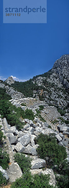 alt  alte  alter  altes  am  Amphitheater  antik  antike  Antike  antiker  antikes  Architektur  außen  Außenaufnahme  aussen  Aussenaufnahme  Aussenaufnahmen  Bauwerk  Bauwerke  bei  draußen  draussen  Fels  Felsblöcke  Felsblock  Felsbloecke  Felsen  felsig  felsige  felsiger  felsiges  Gebäude  Gebaeude  Geschichte  geschichtlich  geschichtliche  geschichtlicher  geschichtliches  Gestein  historisch  historische  historischer  historisches  Hochpanorama  Hochpanoramen  in  kaputt  kaputte  kaputter  kaputtes  Kultur  kulturell  kulturelle  kultureller  kulturelles  Kulturen  Kulturgebäude  Kulturgebaeude  Kulturstätte  Kulturstätten  Kulturstaette  Kulturstaetten  Landschaft  Landschaften  menschenleer  Natur  niemand  Panorama  Panoramabild  Panoramabilder  Panoramas  Panoramen  Ruine  Ruinen  Ruinenstätte  Ruinenstätten  Ruinenstaette  Ruinenstaetten  Schauspielhäuser  Schauspielhaeuser  Schauspielhaus  Sehenswürdigkeit  Sehenswürdigkeiten  sehenswert  sehenswerte  sehenswerter  sehenswertes  Sehenswuerdigkeit  Sehenswuerdigkeiten  Stein  Steine  steinern  steinerne  steinerner  steinernes  Türkei  türkisch  türkische  türkischer  türkisches  Tag  Tage  Tageslicht  tagsüber  tagsueber  Termessos  Theater  Tuerkei  tuerkisch  tuerkische  tuerkischer  tuerkisches  verfallen  verfallene  verfallener  verfallenes  Vorderasien  zerfallen  zerfallene  zerfallener  zerfallenes  zerstört  zerstörte  zerstörter  zerstörtes  zerstoert  zerstoerte  zerstoerter  zerstoertes