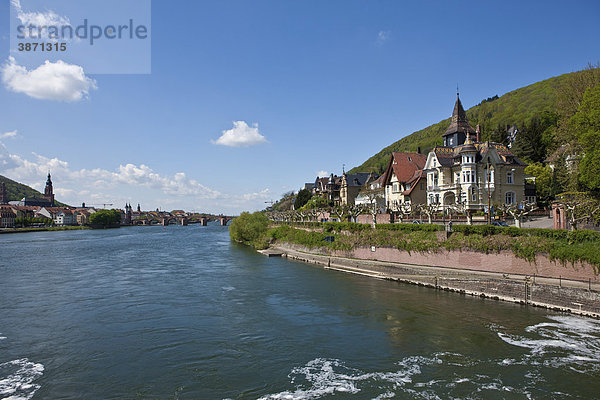 alt  Alte  alte  alter  altes  am  Architektur  außen  Außenaufnahme  auf  Ausblick  aussen  Aussenansicht  Aussenansichten  Aussenaufnahme  Aussenaufnahmen  Aussicht  Aussichten  Baden  Baden-Württemberg  Baden-Wuerttemberg  Bauwerk  Bauwerke  bei  Blick  Brücke  BRD  Bruecke  Bundesrepublik  deutsch  deutsche  deutscher  deutsches  Deutschland  die  draußen  draussen  europäisch  europäische  europäischer  europäisches  Europa  europaeisch  europaeische  europaeischer  europaeisches  Flüsse  Fluß  Fluesse  Fluss  Gebäude  Gebaeude  Geschichte  geschichtlich  geschichtliche  geschichtlicher  geschichtliches  Gewässer  Gewaesser  Häuser  Haeuser  Haus  Heidelberg  hinten  historisch  historische  historischen  historischer  historisches  menschenleer  Neckar  niemand  Süddeutschland  Sueddeutschland  Tag  Tage  Tageslicht  tagsüber  tagsueber  Württemberg  Wasser  Wuerttemberg