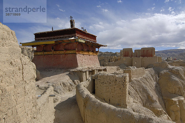 am  Architektur  asiatisch  asiatische  asiatischer  asiatisches  Asien  außen  Außenaufnahme  aussen  Aussenansicht  Aussenansichten  Aussenaufnahme  Aussenaufnahmen  Bastion  Bastionen  Bauwerk  Bauwerke  Befestigungsanlage  Befestigungsanlagen  bei  bekannt  bekannte  bekannter  bekanntes  berühmt  berühmte  berühmter  berühmtes  Berg  Berge  bergig  bergige  bergiger  bergiges  beruehmt  beruehmte  beruehmter  beruehmtes  Canyon  China  chinesisch  chinesische  chinesischer  chinesisches  draußen  draussen  ehemaliger  Festung  Festungen  Gebäude  Gebaeude  Guge  Herrschaftssitz  im  Königreich  Koenigreich  Ngari  Provinz  Sehenswürdigkeit  Sehenswürdigkeiten  sehenswert  sehenswerte  sehenswerter  sehenswertes  Sehenswuerdigkeit  Sehenswuerdigkeiten  Sutlej  Sutlej-Canyon  Tag  Tage  Tageslicht  tagsüber  tagsueber  Tibet  tibetanisch  tibetanische  tibetanischer  tibetanisches  tibetisch  tibetische  tibetischer  tibetisches  trockenen  Tsaparang  und  Wehranlage  Wehranlagen  Westtibet