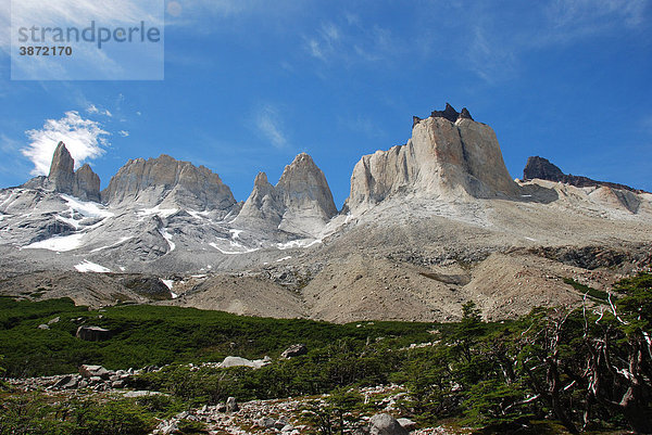 am  Amerika  amerikanisch  amerikanische  amerikanischer  amerikanisches  außen  Außenaufnahme  aussen  Aussenaufnahme  Aussenaufnahmen  bei  Berg  Berge  bergig  bergige  bergiger  bergiges  Berglandschaft  Berglandschaften  Chile  chilenisch  chilenische  chilenischer  chilenisches  de  del  der  draußen  draussen  Fels  Felsen  Felsformation  Felsformationen  Form  Formen  Frances  Franzosen  Gebirge  geformt  geformte  geformter  geformtes  La  Landschaft  Landschaften  los  menschenleer  Natales  Nationalpark  Natur  niemand  oder  Paine  Puerto  Südamerika  südamerikanisch  südamerikanische  südamerikanischer  südamerikanisches  Suedamerika  suedamerikanisch  suedamerikanische  suedamerikanischer  suedamerikanisches  Tag  Tage  Tageslicht  tagsüber  tagsueber  Tal  Torres  Valle