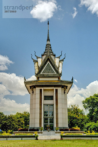 am  Architektur  asiatisch  asiatische  asiatischer  asiatisches  Asien  außen  Außenaufnahme  aussen  Aussenansicht  Aussenansichten  Aussenaufnahme  Aussenaufnahmen  Bau  Bauten  Bauwerk  Bauwerke  bei  draußen  draussen  Erinnerung  Erinnerungen  Fields  Gebäude  Gebaeude  Gedenken  Gedenkstätte  Gedenkstätten  Gedenkstaette  Gedenkstaetten  Geschichte  geschichtlich  geschichtliche  geschichtlicher  geschichtliches  Glaube  glauben  historisch  historische  historischer  historisches  Kambodscha  kambodschanisch  kambodschanische  kambodschanischer  kambodschanisches  Khmer  Khmers  Killing  Krieg  Kriege  Kriegsverbrechen  Massaker  Massenmord  menschenleer  Militärdiktatur  Militaerdiktatur  niemand  Penh  Phnom  Regime  religiös  religiöse  religiöser  religiöses  religioes  religioese  religioeser  religioeses  Religion  Rote  Roten  Roter  rouges  Südostasien  Sakralbau  Sakralbauten  Schreckensherrschaft  Stupa  Stupas  Suedostasien  Tag  Tage  Tageslicht  tagsüber  tagsueber  Tempel  Verbrechen