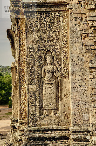 alt  alte  alter  altes  am  Angkor  Architektur  außen  Außenaufnahme  Ausflugsziel  Ausflugsziele  aussen  Aussenansicht  Aussenansichten  Aussenaufnahme  Aussenaufnahmen  Bau  Bauten  Bauwerk  Bauwerke  bei  bekannt  bekannte  bekannter  bekanntes  berühmt  berühmte  berühmter  berühmtes  beruehmt  beruehmte  beruehmter  beruehmtes  Buddhismus  buddhistisch  buddhistische  buddhistisches  draußen  draussen  Figur  Figuren  Gebäude  Gebaeude  Geschichte  geschichtlich  geschichtliche  geschichtlicher  geschichtliches  Glaube  glauben  Handwerksarbeit  Handwerksarbeiten  Handwerkskünste  Handwerkskuenste  Handwerkskunst  heilig  heilige  heiliger  heiliges  Heiligtümer  Heiligtuemer  Heiligtum  historisch  historische  historischer  historisches  Kambodscha  Khmer  Komplex  Kultur  Kulturdenkmäler  Kulturdenkmaeler  Kulturdenkmal  kulturell  kulturelle  kultureller  kulturelles  Kulturen  Kulturgebäude  Kulturgebaeude  Kulturgeschichte  Kulturstätte  Kulturstätten  Kulturstaette  Kulturstaetten  Kunst  Kunsthandwerk  Kunstwerk  Kunstwerke  Pre  Reap  Relief  Reliefe  religiöse  religiöser  religioese  religioeser  Religion  Rup  Südostasien  Sakralbau  Sakralbauten  Sehenswürdigkeit  Sehenswürdigkeiten  sehenswert  sehenswerte  sehenswerter  sehenswertes  Sehenswuerdigkeit  Sehenswuerdigkeiten  Siem  Suedostasien  Tag  Tage  Tageslicht  tagsüber  tagsueber  Tempel  Tempelanlage  Tempelanlagen  Touristenattraktion  Touristenattraktionen  UNESCO  UNESCO-Weltkulturerbe  UNESCO-Weltkulturerben  Wahrzeichen  Wat  Weltkulturerbe  Weltkulturerben