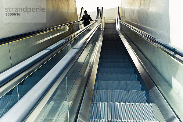 Fahrtreppe mit Rolltreppe