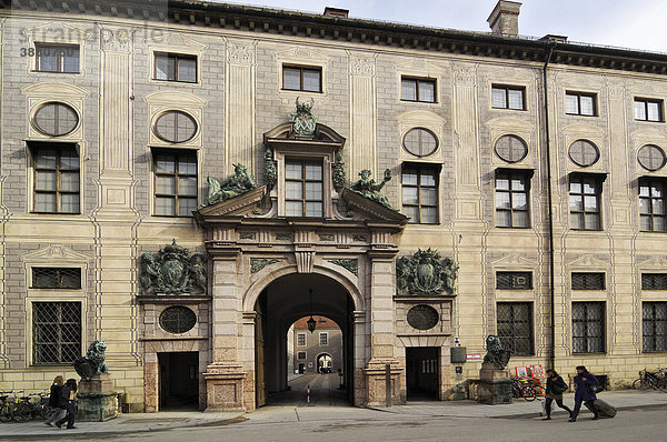 Fassade und Tor der Residenz  Residenzstraße 1  München  Bayern  Deutschland  Europa