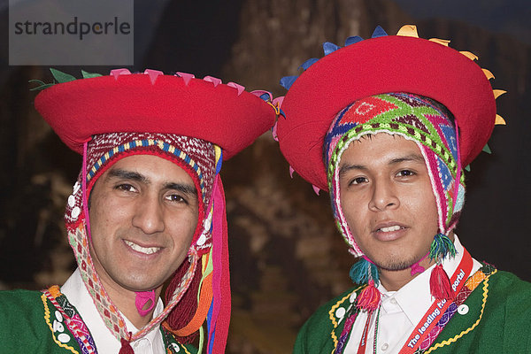 Zwei Männer aus Peru in traditioneller Kleidung auf der ITB 2010  Internationale Tourismus-Börse Berlin  Deutschland  Europa