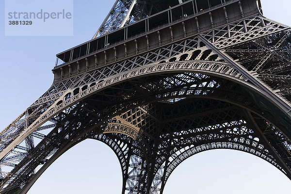 Eiffelturm  Paris  Frankreich  Tiefblick  Ausschnitt