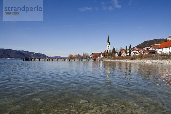 Sipplingen am Bodensee mit historischem Ortskern  Pfarrkirche St. Martin und Hafen vom Wasser aus  Überlingersee  Bodenseekreis  Baden-Württemberg  Deutschland  Europa