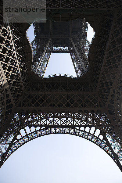 Eiffelturm  Paris  Frankreich  Blick von unten