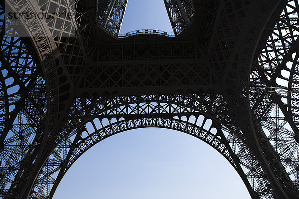 Eiffelturm  Paris  Frankreich  Blick von unten