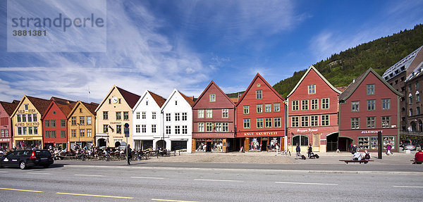 Bryggen an der Ostseite der Bucht VÂgen  ehemaliges Hansekontor  Norwegen  Skandinavien  Europa
