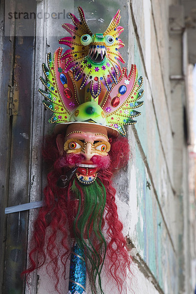 Eine traditionelle bolivianische Karnevalsmaske  La Paz  Bolivien  Südamerika