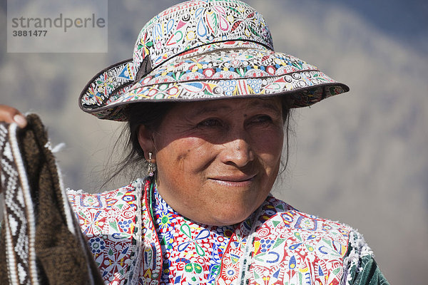 Portrait einer peruanischen Frau  Colca Canyon  Peru  Südamerika