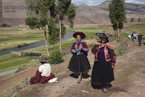 Peruanische Frauen  Raqchi  Peru  Südamerika