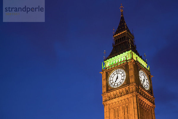 Londons Wahrzeichen Big Ben in der Abenddämmerung  London  England  Großbritannien  Europa