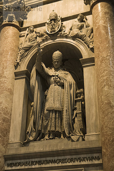 Denkmal für Papst Leo XII  Petersdom  Vatikanstadt  Rom  Italien