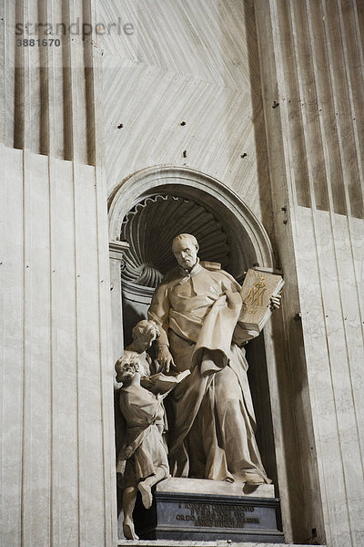 Statue des heiligen Josef Calasanctius  Petersdom  Rom  Italien