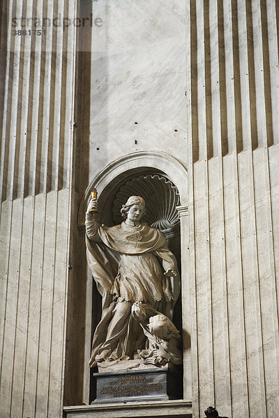Skulptur des heiligen Norbert von Xanten  Petersdom  Rom  Italien