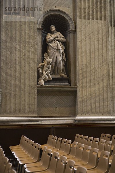 Skulptur des heiligen Philip Neri  Petersdom  Rom  Italien