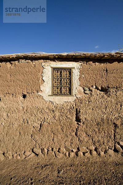 Marokko  Dorf Ouirgane  Haus aus Stampflehm gebaut