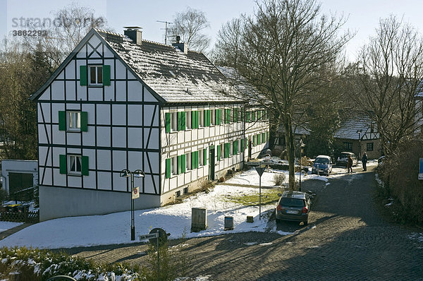 Haus im Stadtteil Gruiten  Haan bei Düsseldorf  Nordrhein-Westfalen  Deutschland  Europa