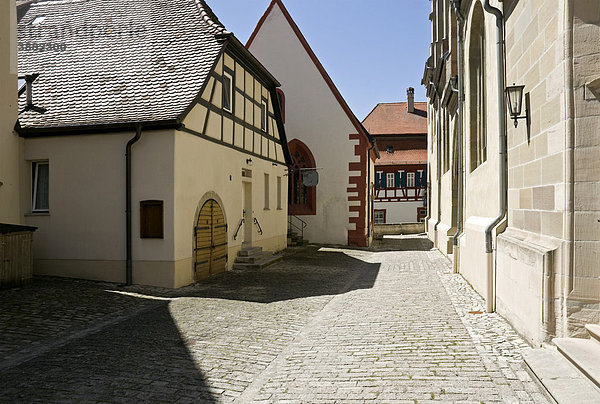Gebäude neben der St. Veit-Kirche  Iphofen  Unterfranken  Bayern  Deutschland  Europa