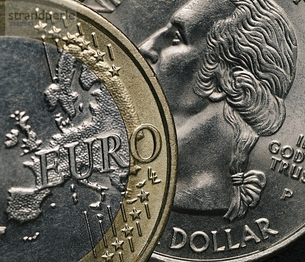 Euro und Dollar-Stücke aus Europa und Amerika